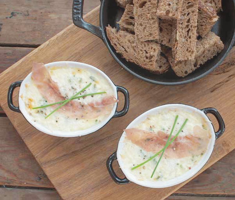 Brunchpotjes met geitenkaas en ei