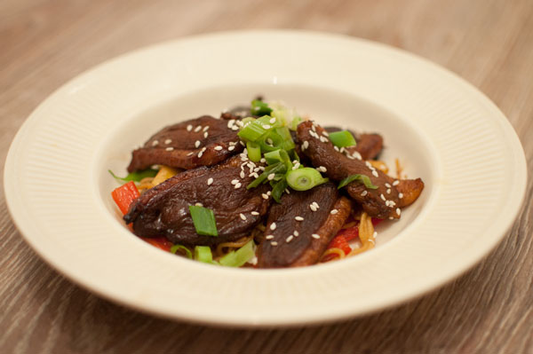 Aziatische eendenborst met noodles