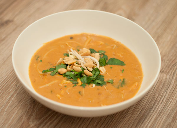 Pindasoep met taugé en kip