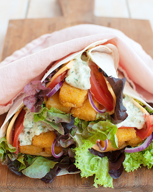 Wraps met vissticks en remouladesaus
