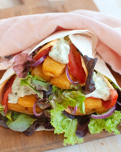 Wraps met vissticks en remouladesaus