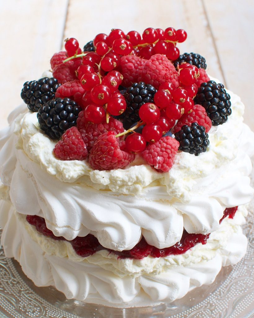 Pavlova met rood fruit en mascarponecrème