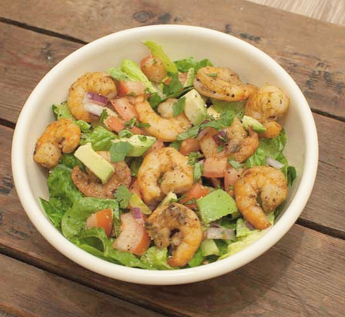 Tex mex salade met garnalen en avocado