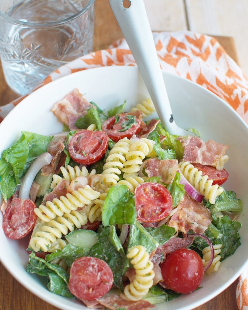 BLT pastasalade met ranchdressing