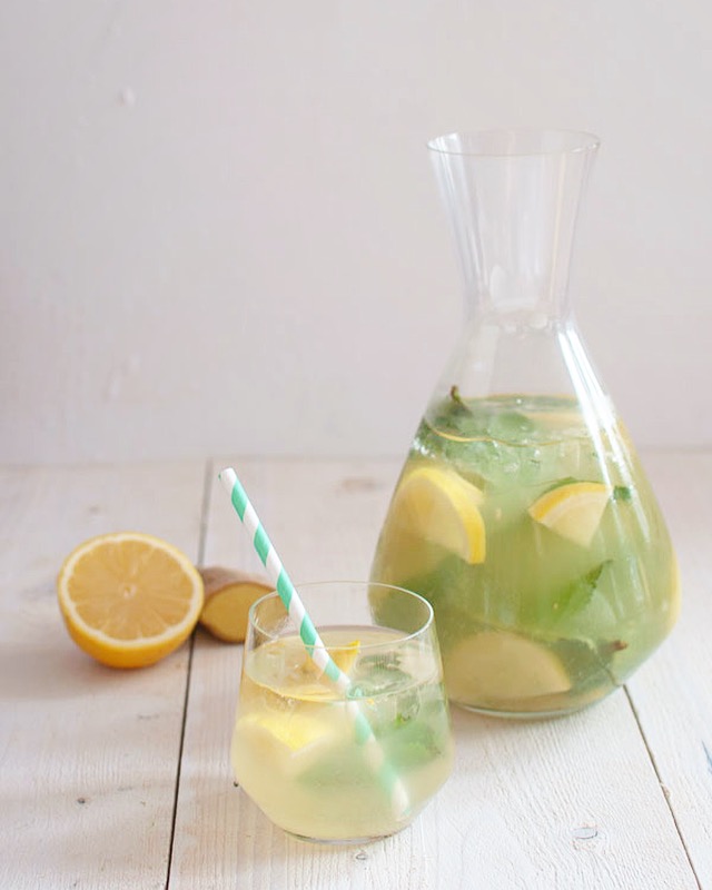 Citroenlimonade met gember en munt