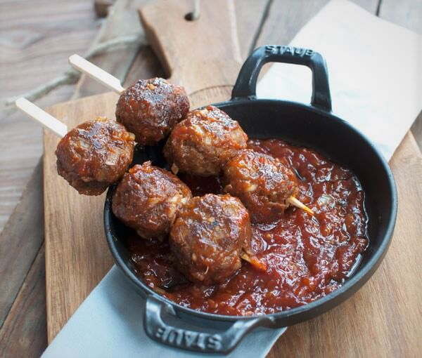 ketjapballetjes in zoetzure saus