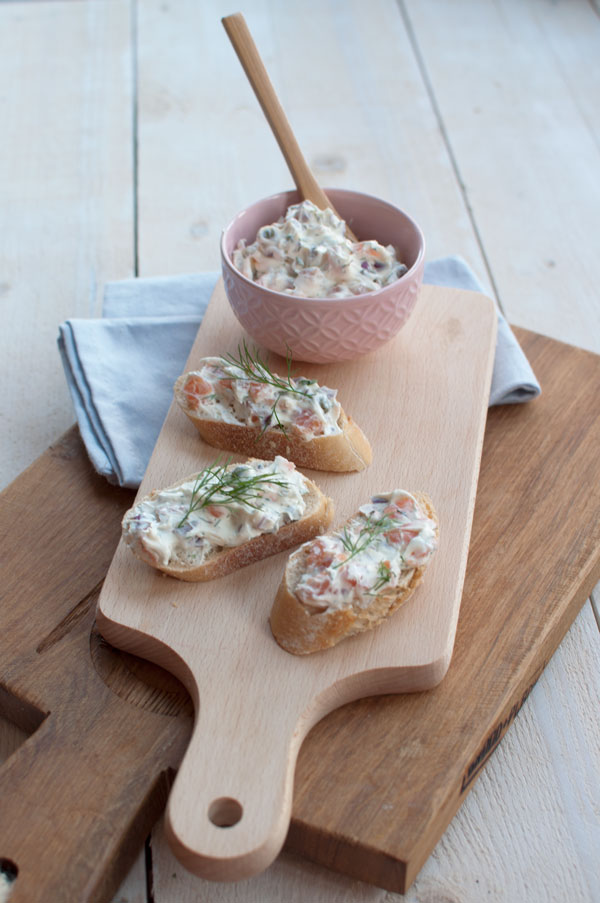 gerookte zalmspread met roomkaas en dille