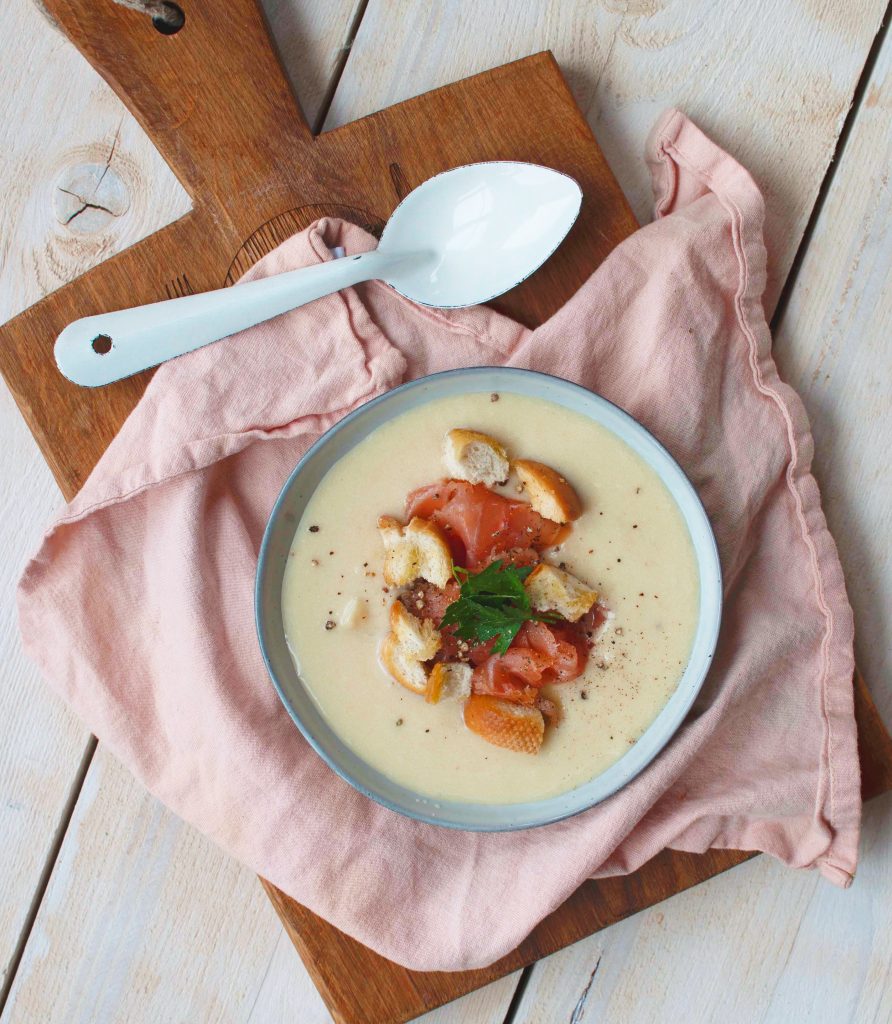 Aspergesoep met gerookte zalm
