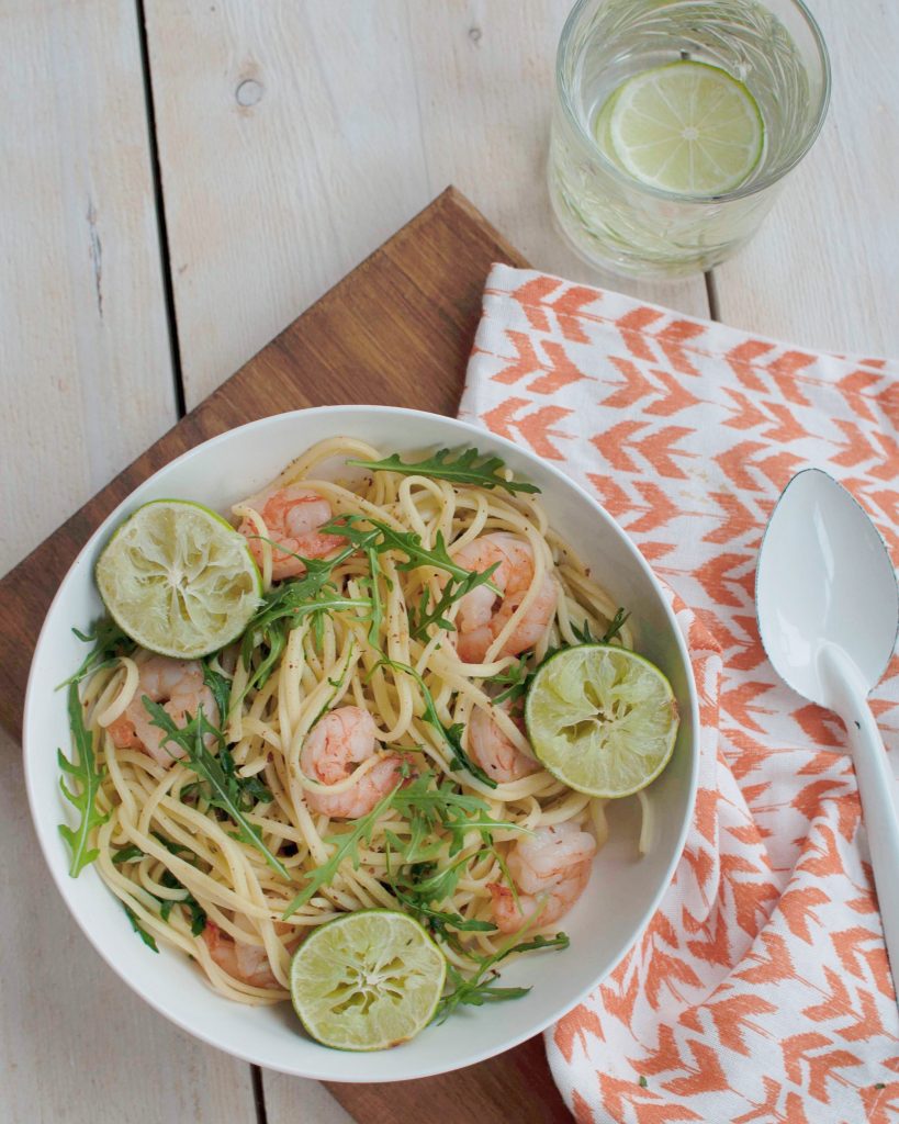 Knoflookpasta met gember en garnalen