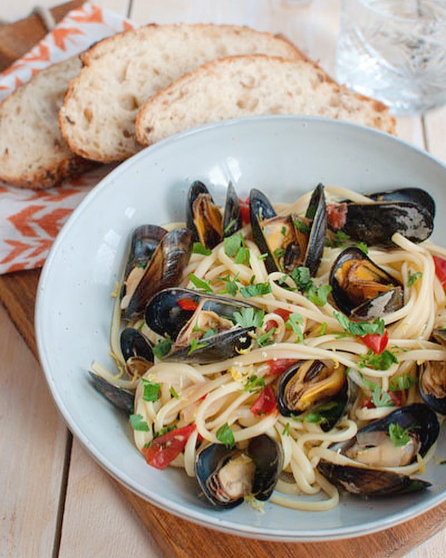 Pasta met mosselen en tomaat