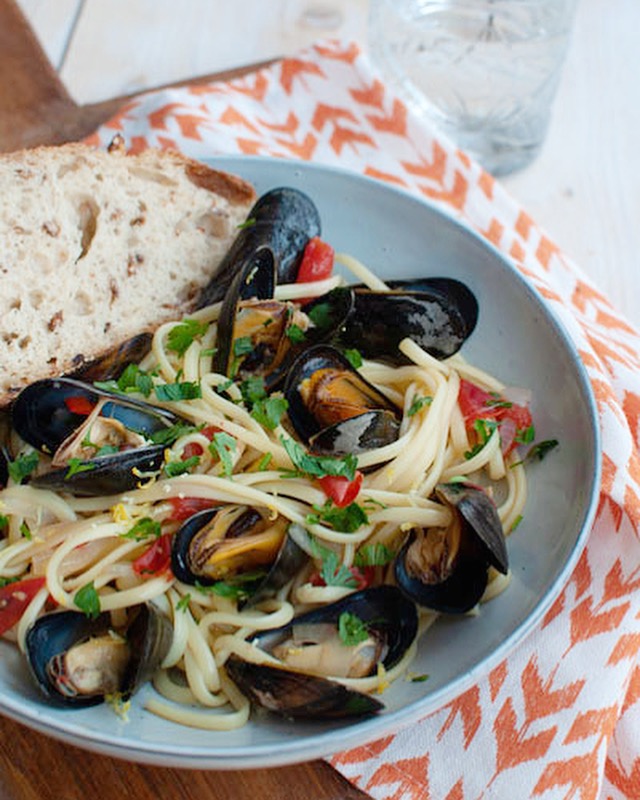 Spaghetti met mosselen en tomaat