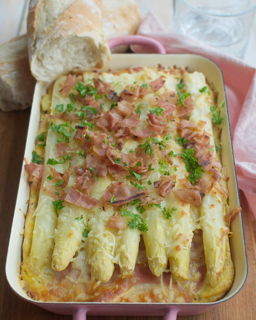 Ovenschotel met asperges en beenham