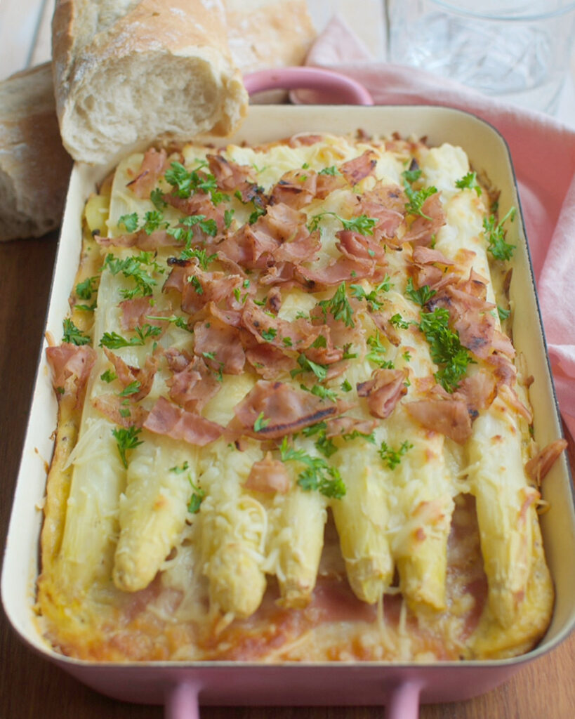 Ovenschotel met asperges en beenham