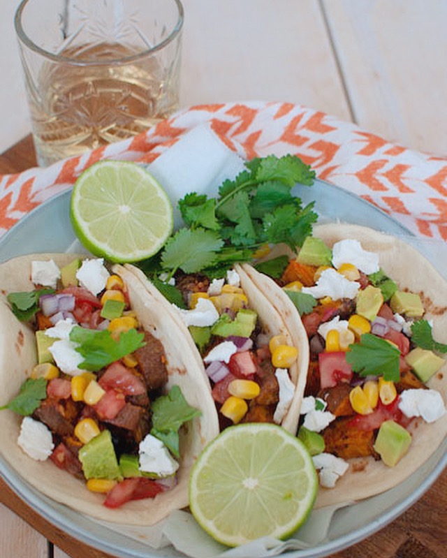 Vegetarische taco met zoete aardappel