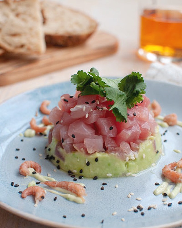 Tonijntartaar met avocado en wasabimayonaise
