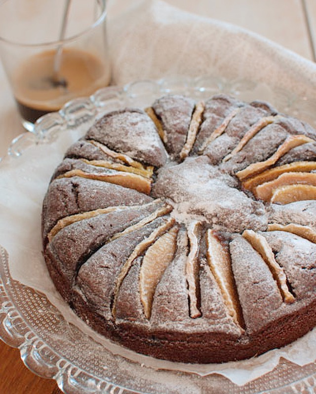 Chocolade-perentaart met amandel