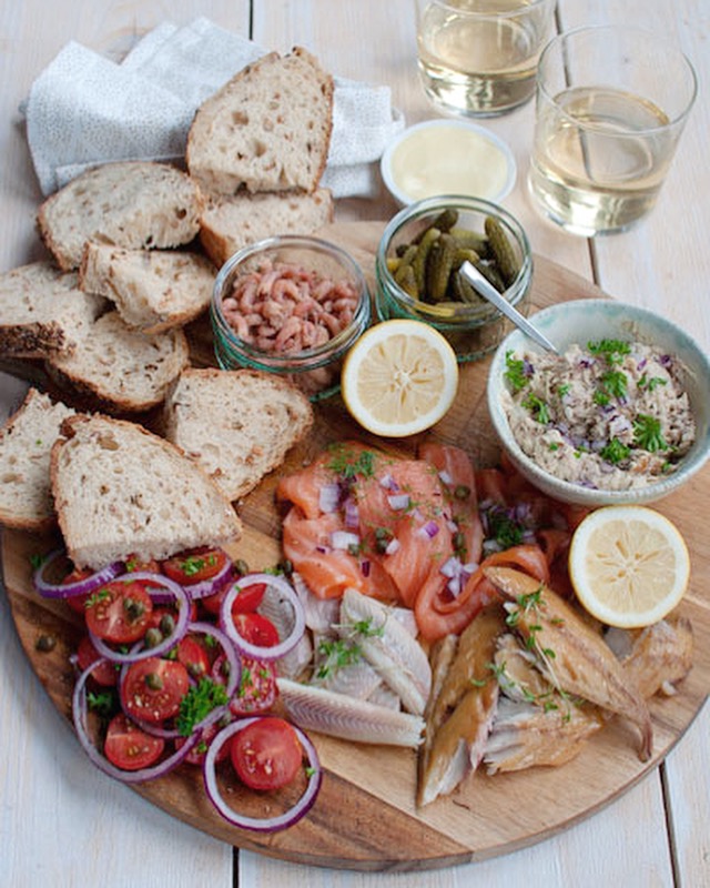 Borrelplank met vis