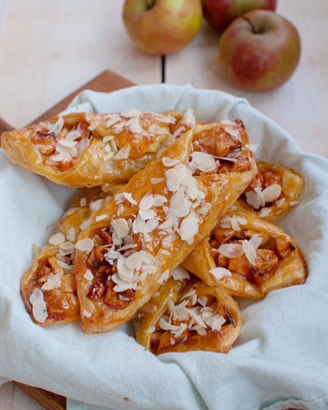 Makkelijke appelbroodjes met amandel en abrikozenjam