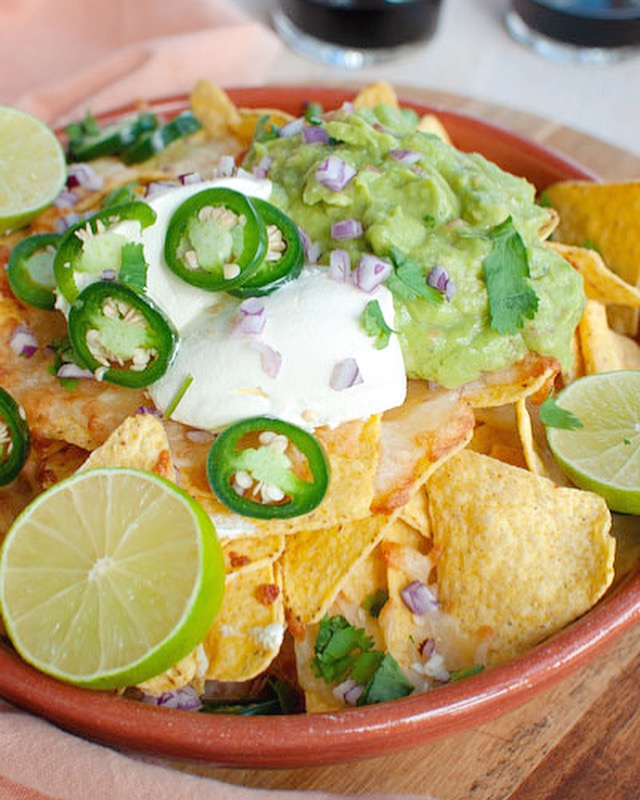 Nacho's uit de oven met guacamole