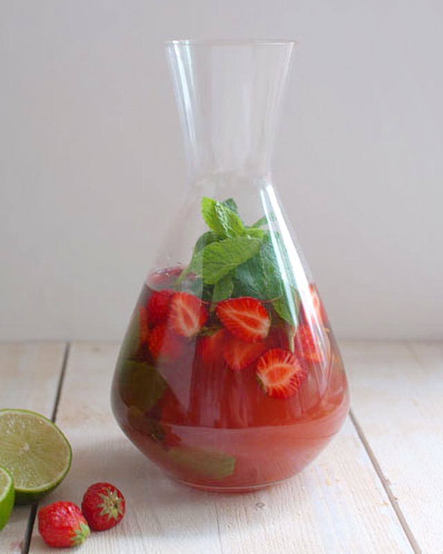 Zelf aardbeienlimonade maken