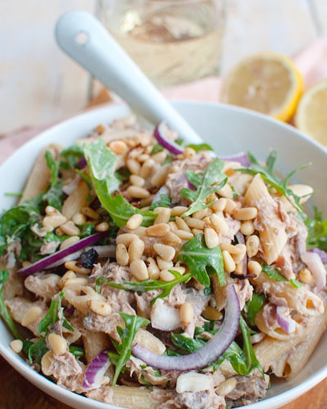 Pastasalade met tonijn en rucola