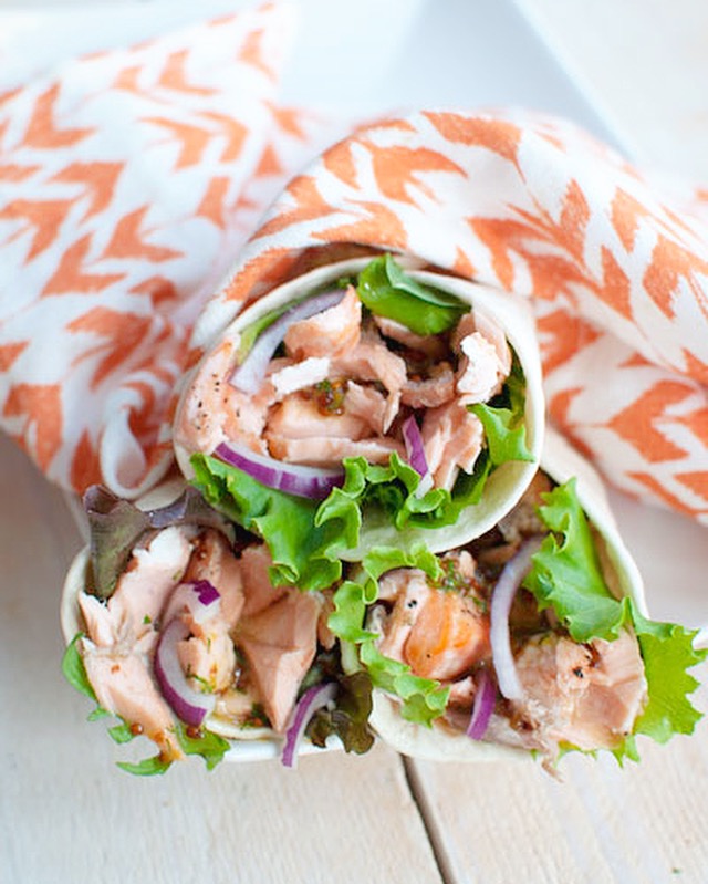 Wraps met pulled zalm en honing-mostersaus