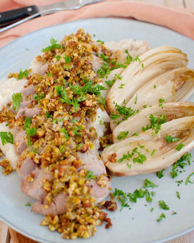 Varkenshaas met pistachekorst en knolselderijpuree