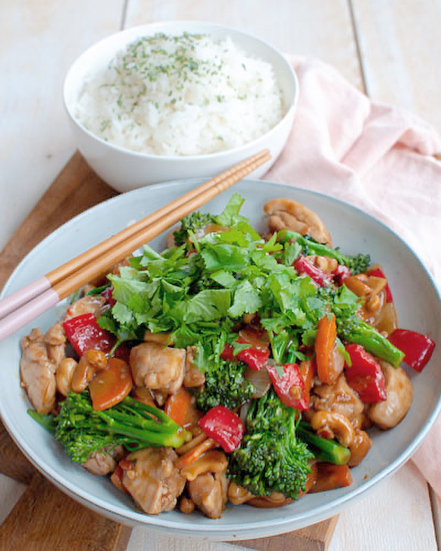 Kip cashew met rijst en lekker veel groente