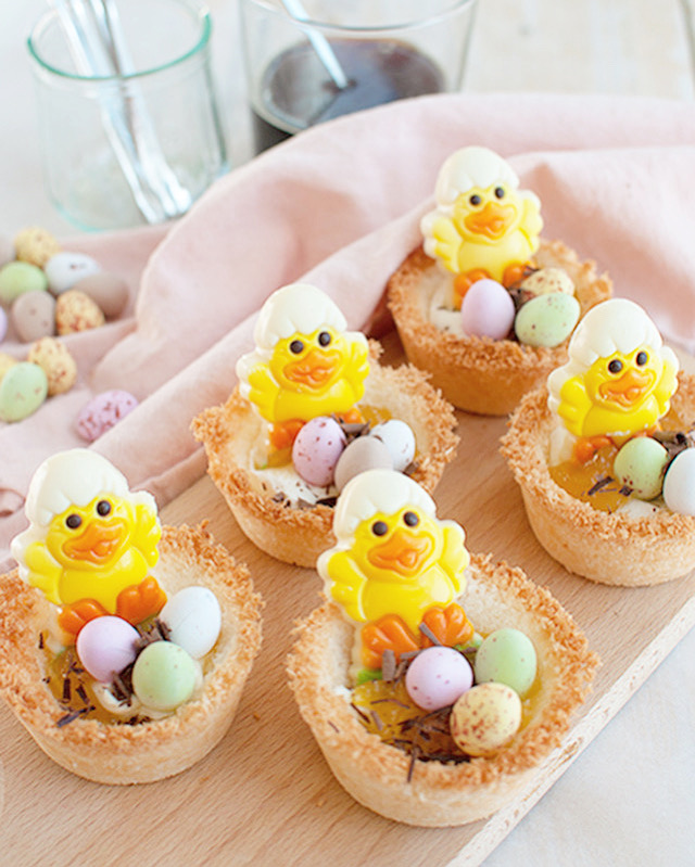 Kokosnestjes met slagroom en lemoncurd