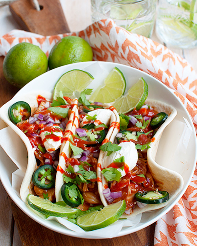 taco's met barbecue pulled jackfruit