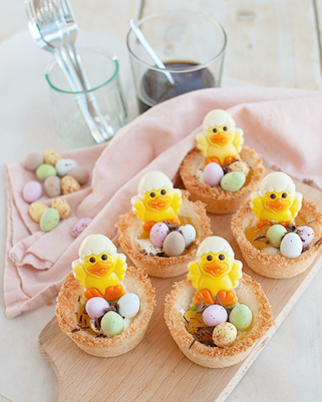 Kokosnestjes met slagroom en lemoncurd