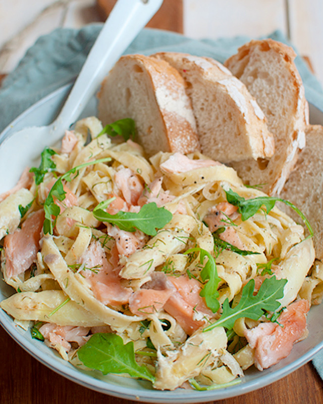 Pasta met witte asperges en zalm