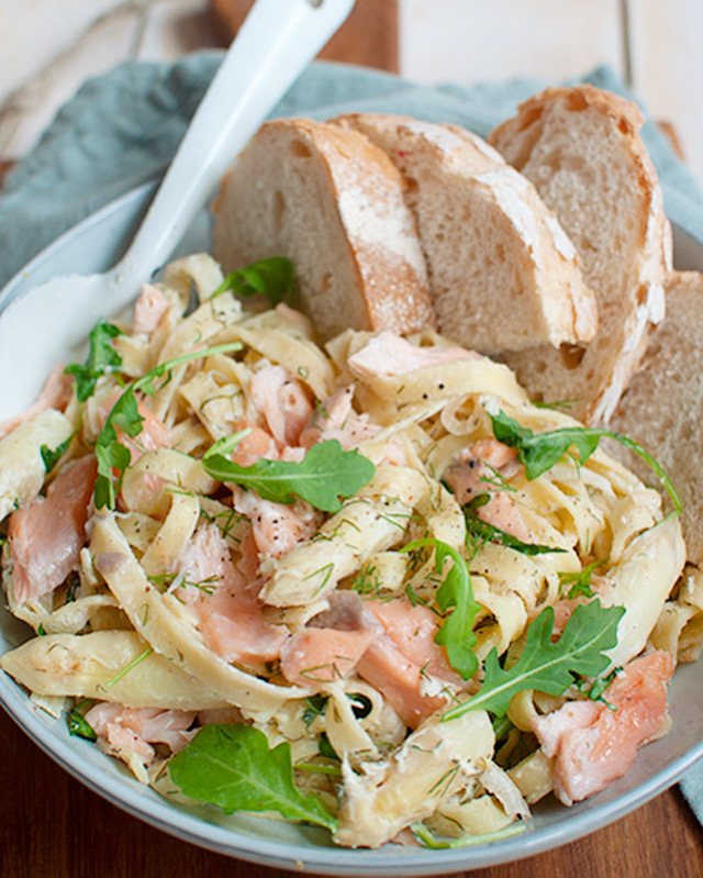 Pasta met witte asperges en zalm