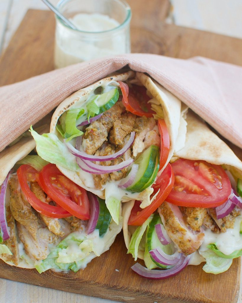 Wraps met shoarm van gegrilde kippendijen